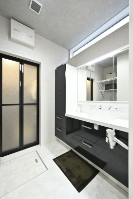 洗面 株式会社ゼロ・コーポレーションの施工事例 メリハリのシックな装い　都市型2階建てデザイン住宅