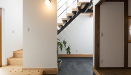 ご夫婦のこだわりが詰まった、お子さまと遊べる開放的な住まい