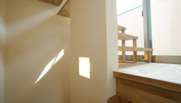 ご夫婦のこだわりが詰まった、お子さまと遊べる開放的な住まい