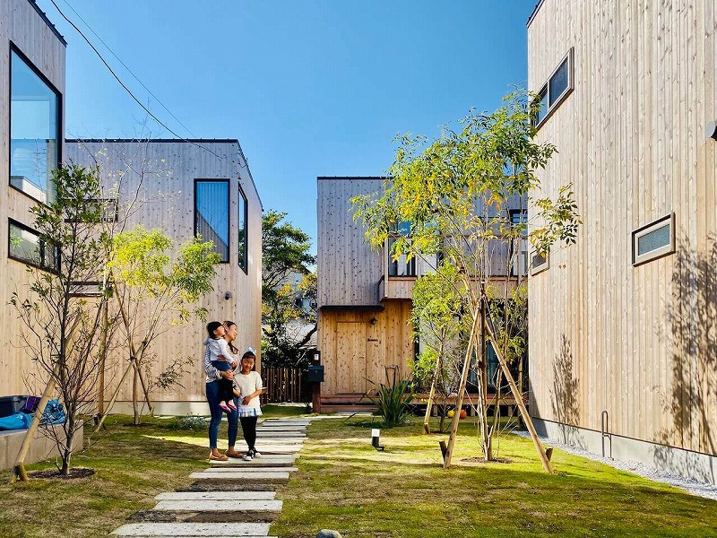 コンセプトである大きな共有デッキが自然と都市、人と人を繋ぎます。